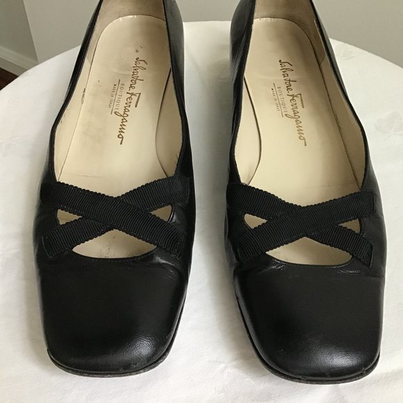 SALVATORE FERRAGAMO 1" Heel Black Dress Pump 8.5 M - Picture 5 of 6